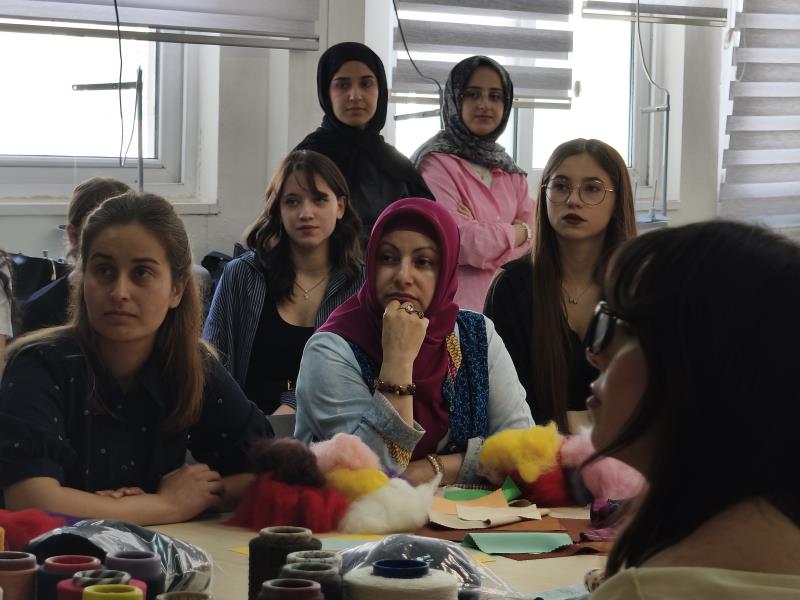 Moda Tasarımı Programında Sektörel İş Birliği: "Tekstil Yüzey ve Doku" Workshop ...